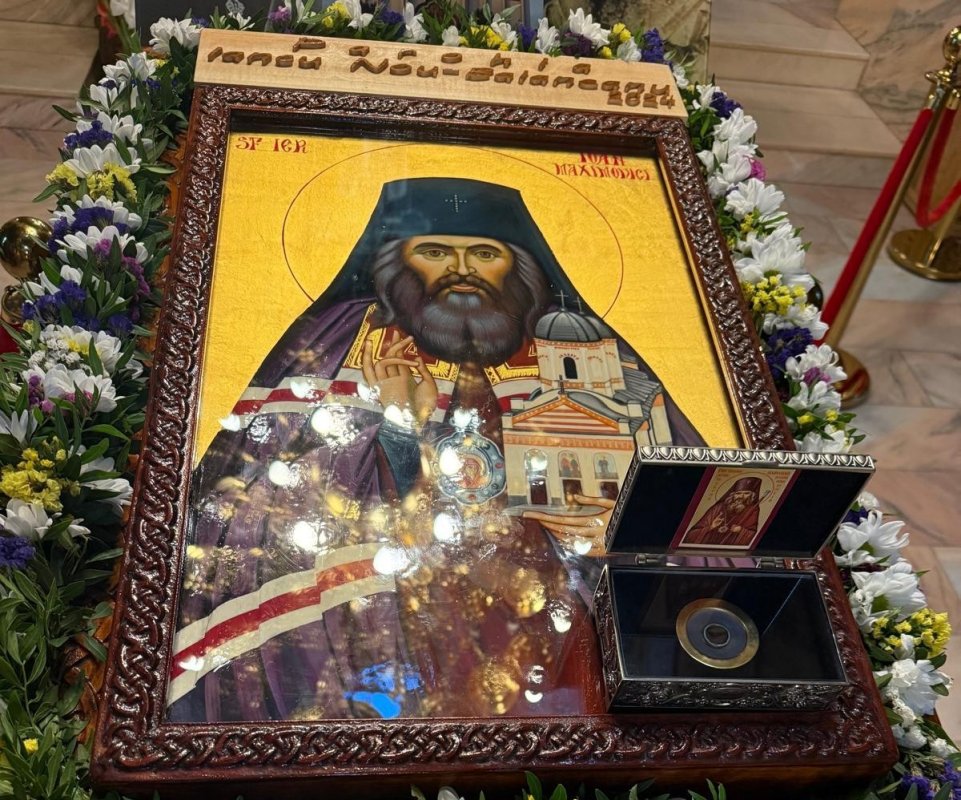 Sfântul Ierarh Ioan Maximovici cinstit la o biserică din București 336057