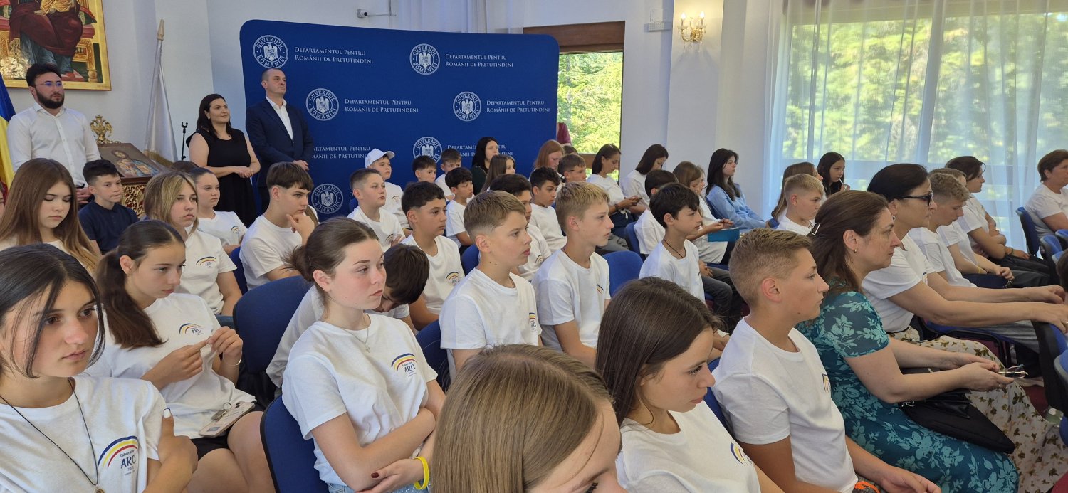 Bucuria întâlnirii şi a comuniunii multor tineri români de peste hotare - Programul de Tabere „ARC” 336120