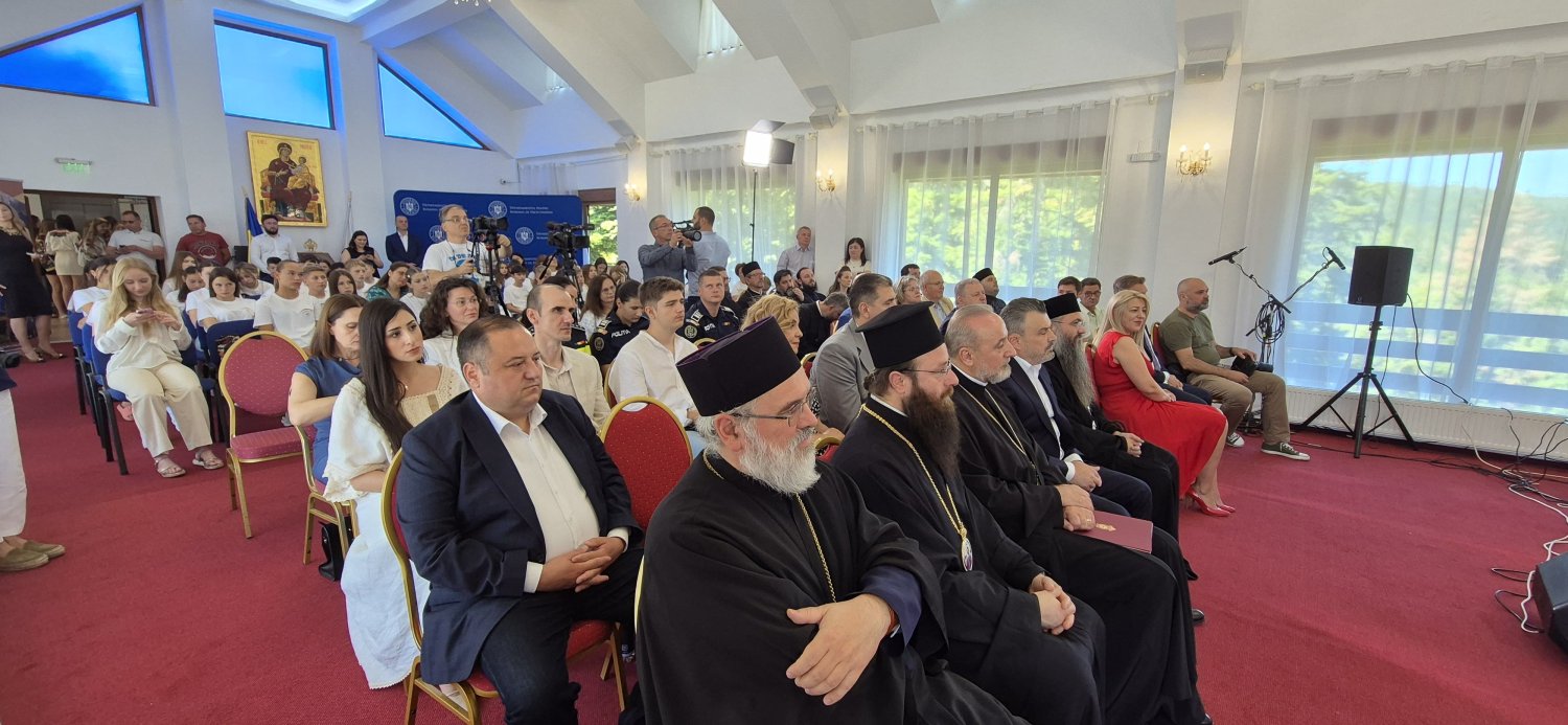 Bucuria întâlnirii şi a comuniunii multor tineri români de peste hotare - Programul de Tabere „ARC” 336122