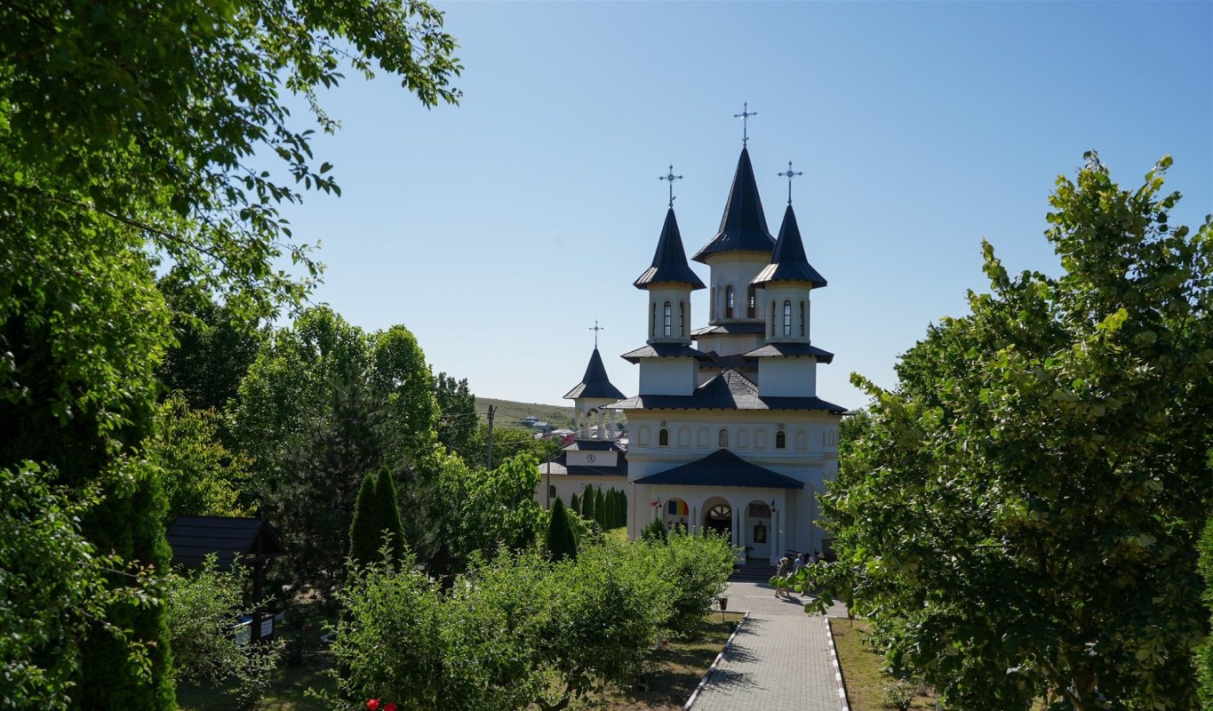 Hramul Mănăstirii Toflea din judeţul Galaţi 336102
