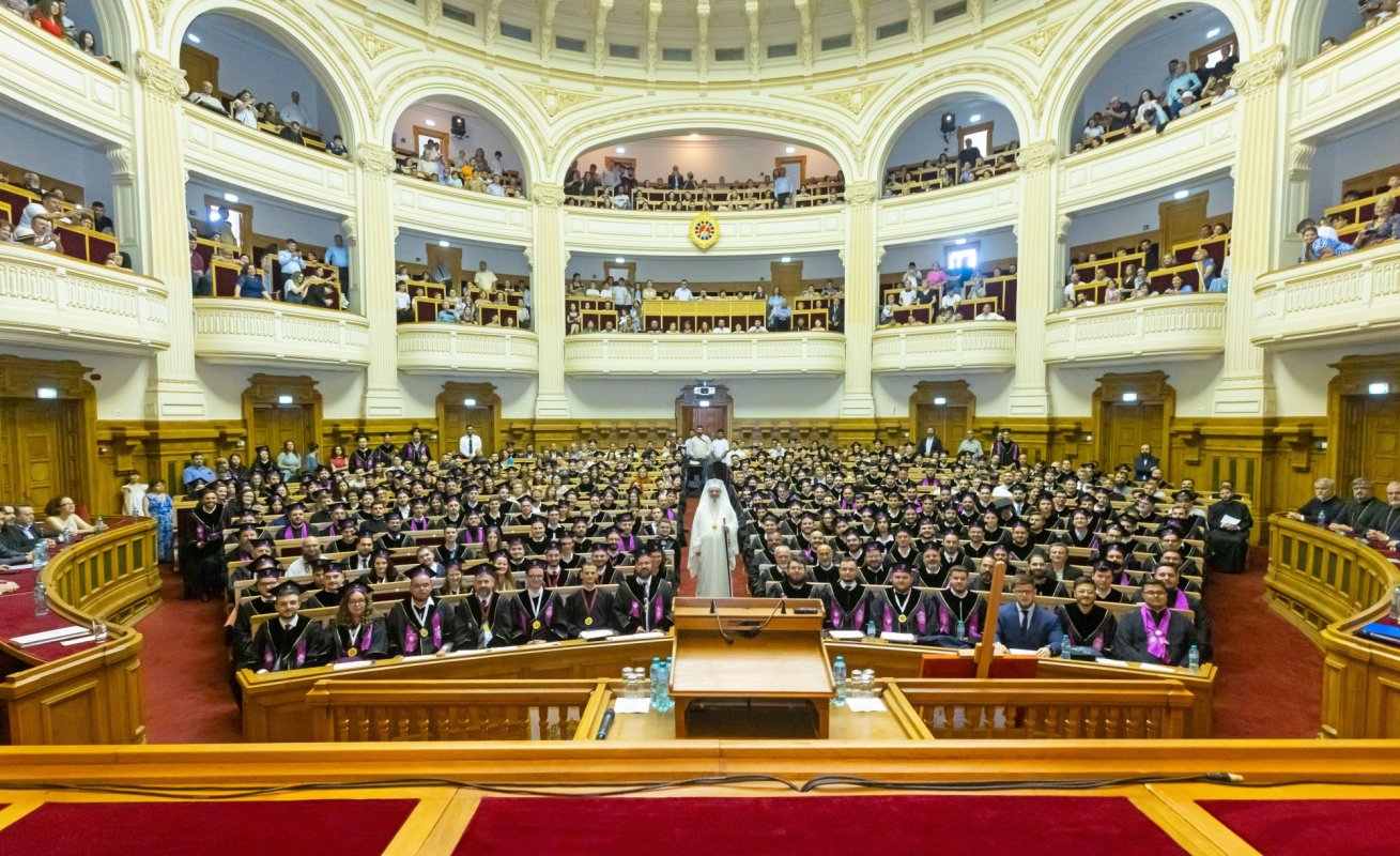 Promoția Centenarului Patriarhiei Române a Facultății „Justinian Patriarhul” 336130