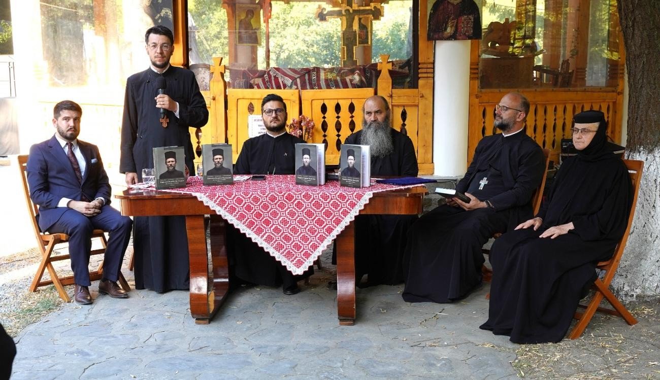 Lansarea volumelor cu titlul „Părintele Dometie Manolache - de la naștere la canonizare”, la Mănăstirea Râmeţ 336207
