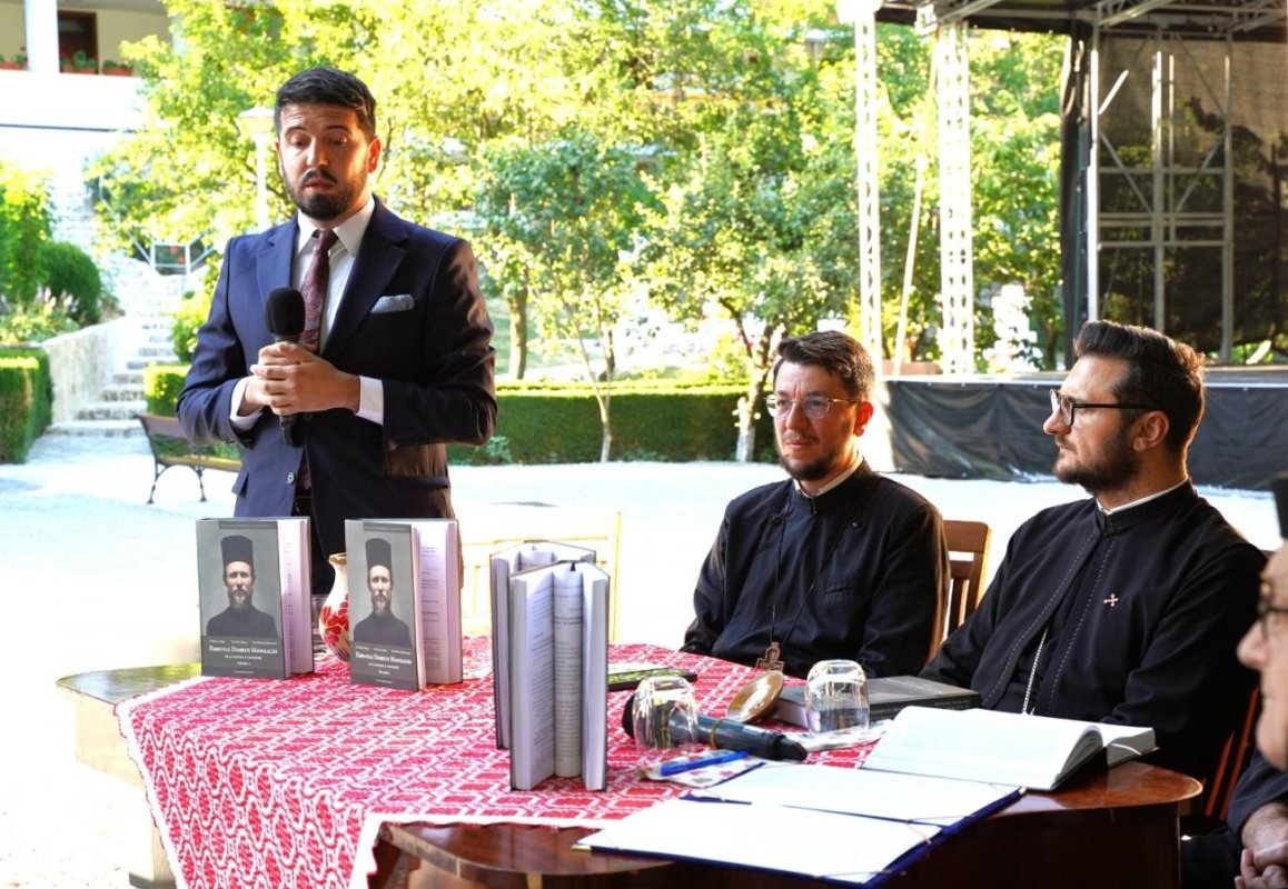 Lansarea volumelor cu titlul „Părintele Dometie Manolache - de la naștere la canonizare”, la Mănăstirea Râmeţ 336208