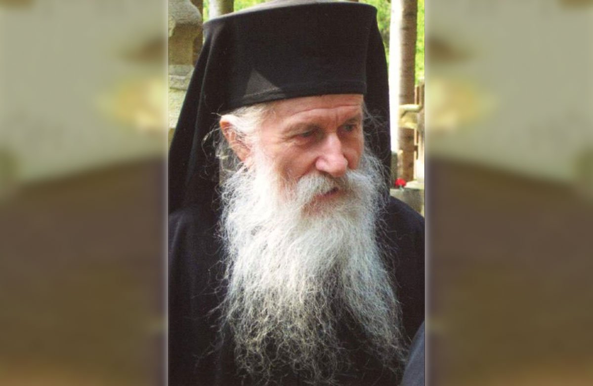 „Ca să formezi un purtător de Hristos, trebuie ca din sufletul unui bătrân duhovnic să picure câte o lacrimă...” 335657