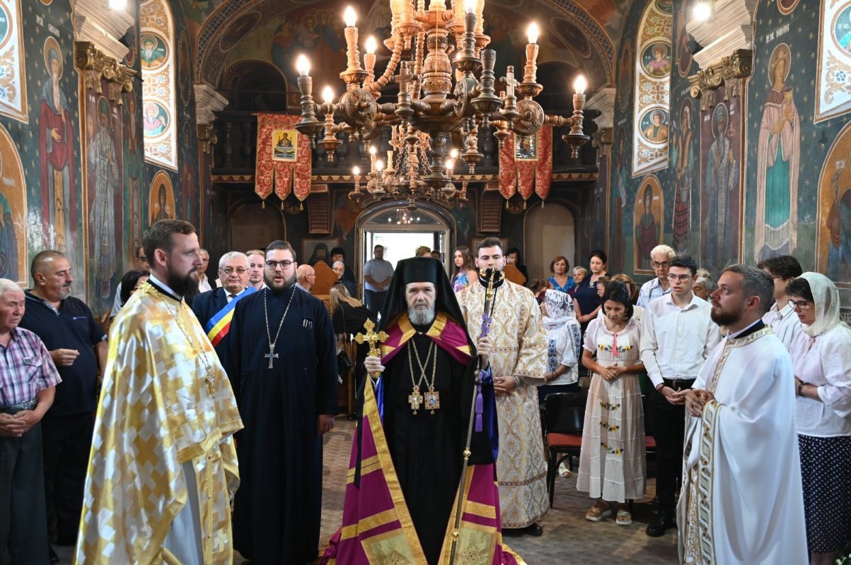 Binecuvântare arhierească în inima Bihorului 336339