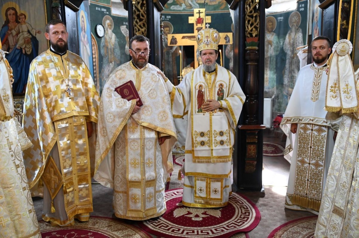 Binecuvântare arhierească în inima Bihorului 336340