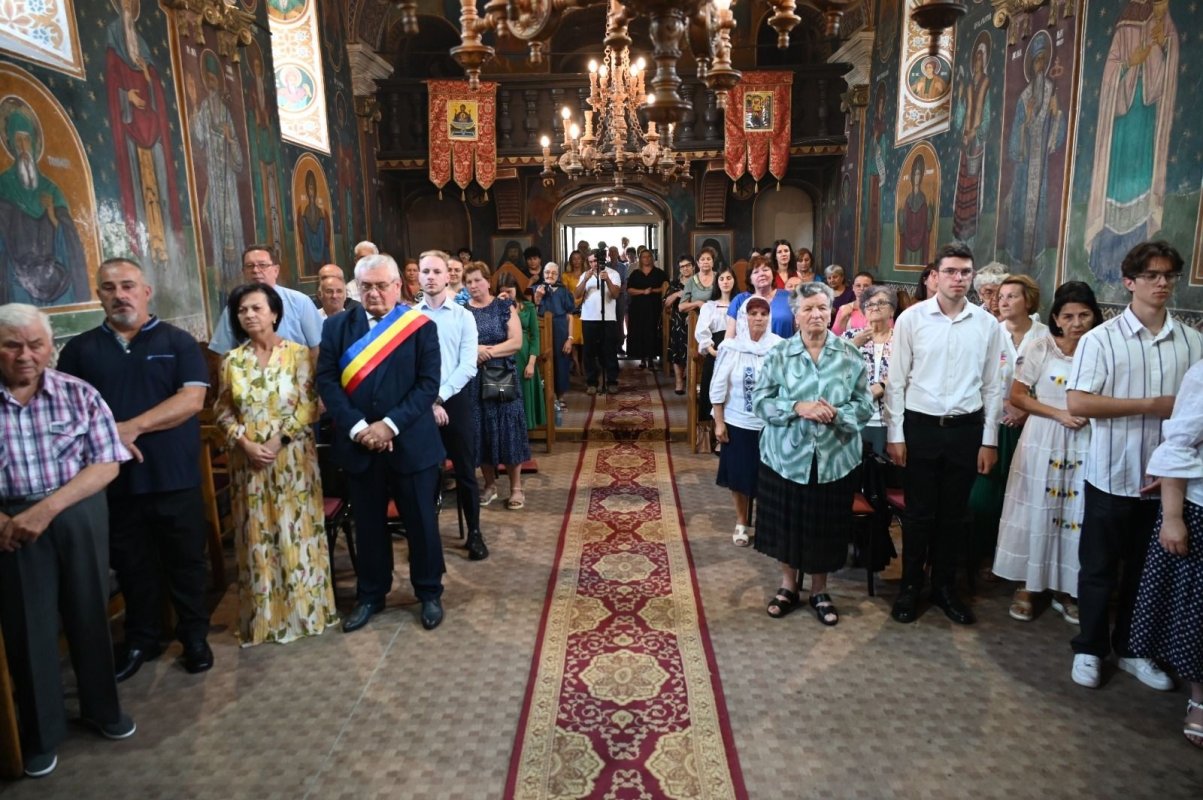 Binecuvântare arhierească în inima Bihorului 336341