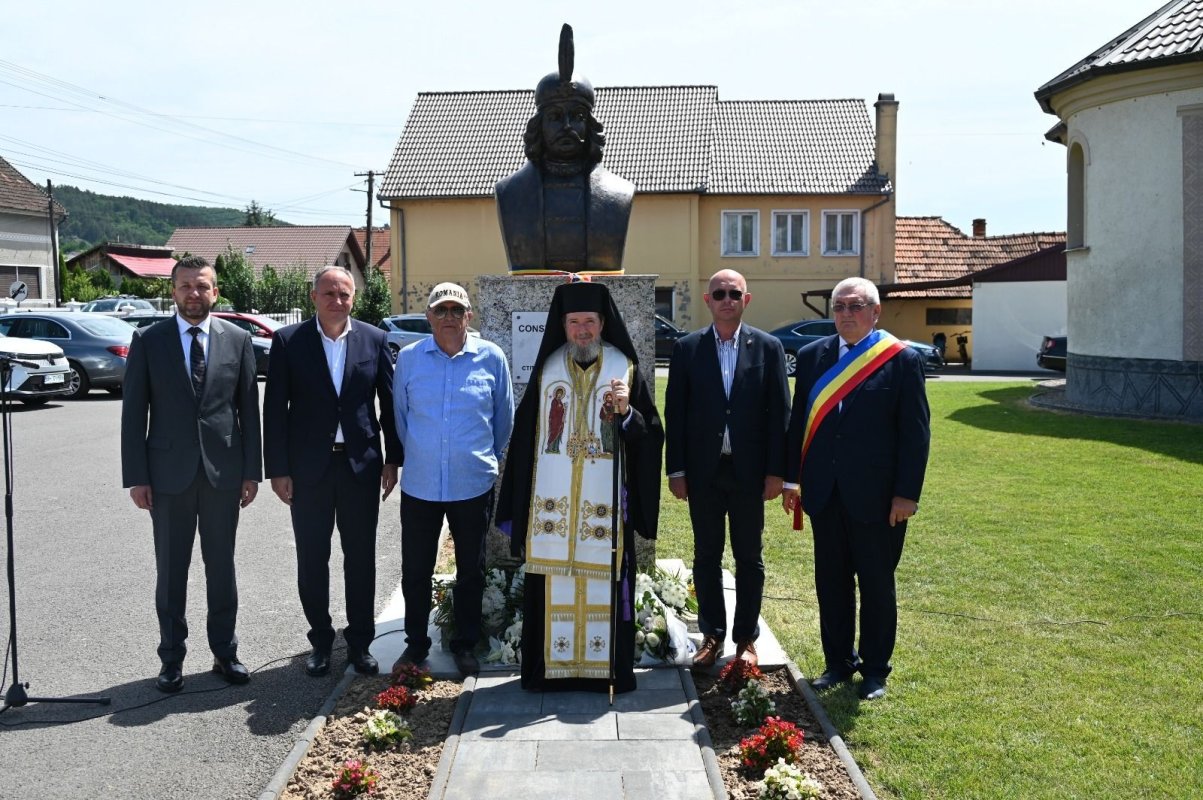 Binecuvântare arhierească în inima Bihorului 336344