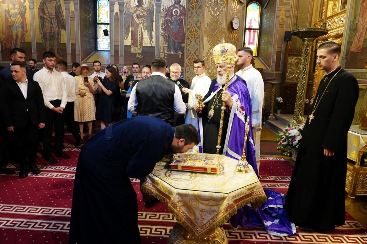 Moment festiv pentru o nouă promoție de teologi la Târgoviște 336352