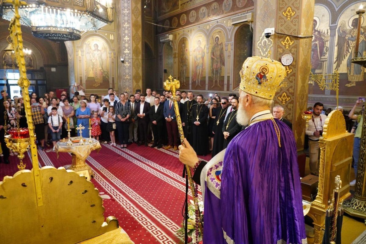 Moment festiv pentru o nouă promoție de teologi la Târgoviște 336353