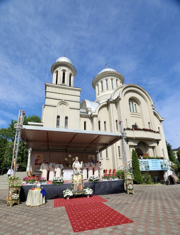 Resfințirea Bisericii „Soborul Sfinților 12 Apostoli” din Baia Mare 336347