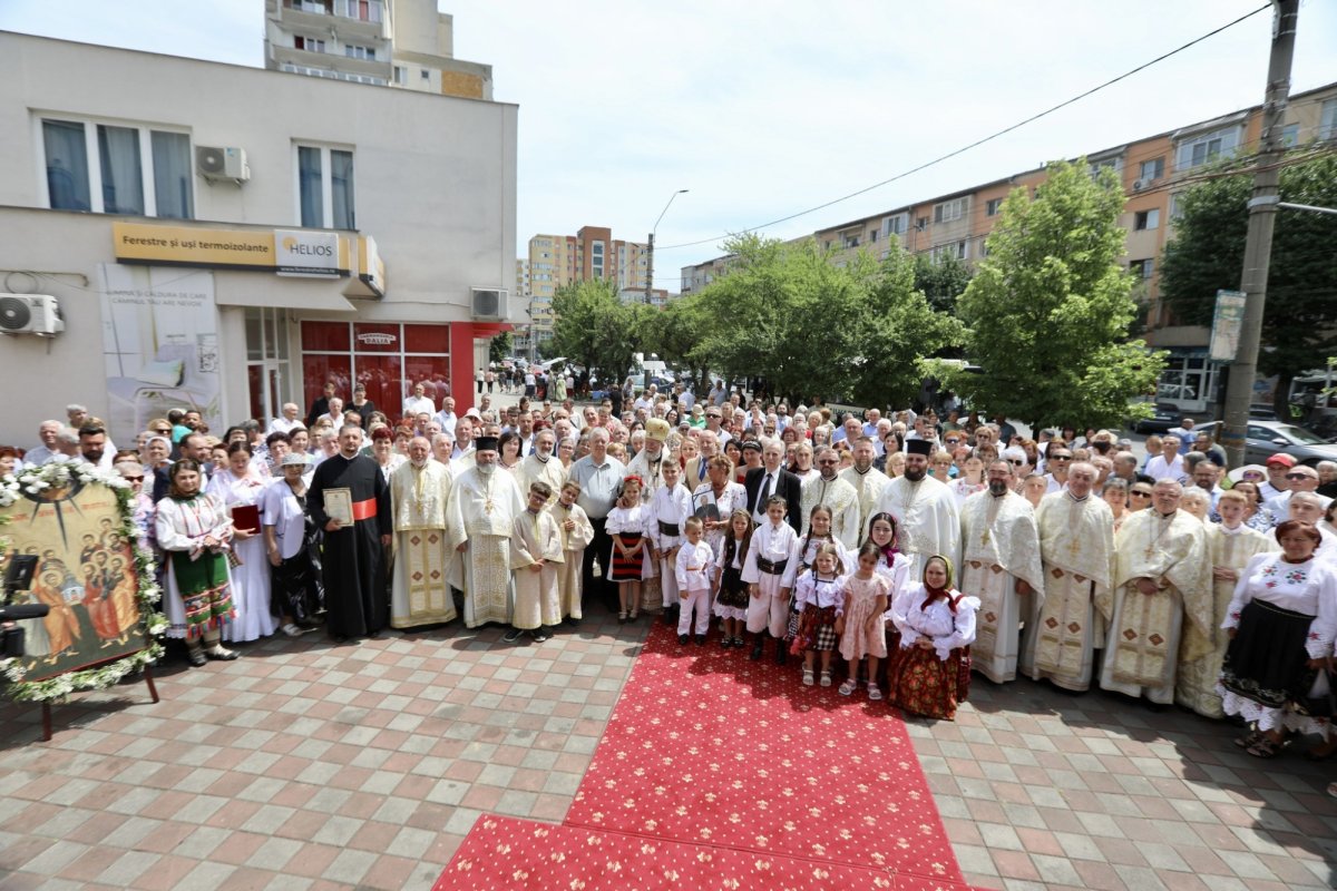 Resfințirea Bisericii „Soborul Sfinților 12 Apostoli” din Baia Mare 336348