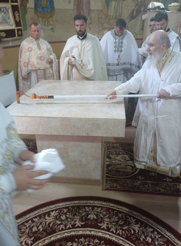 Târnosirea bisericii din parohia arădeană Secaș  336331