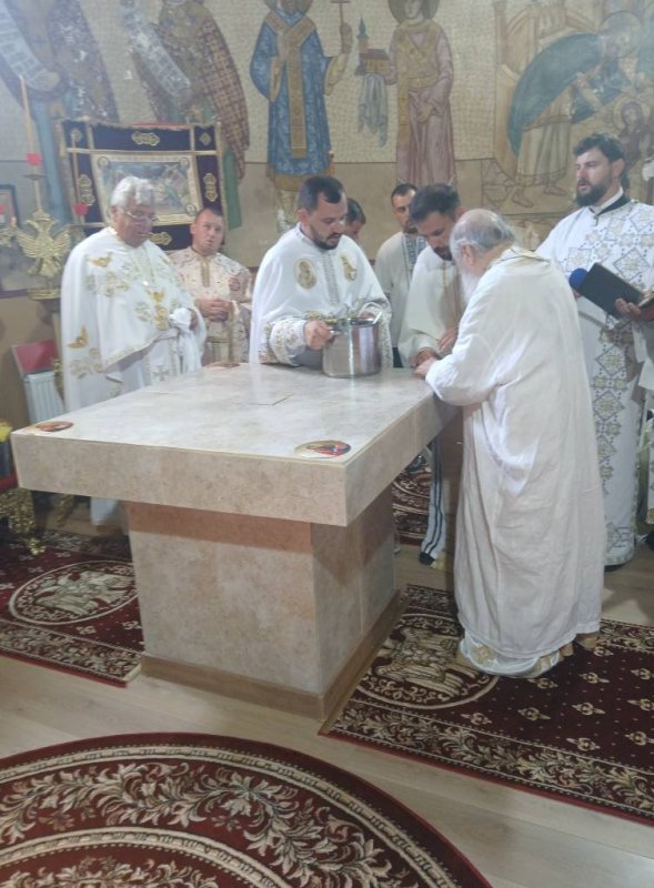 Târnosirea bisericii din parohia arădeană Secaș  336333