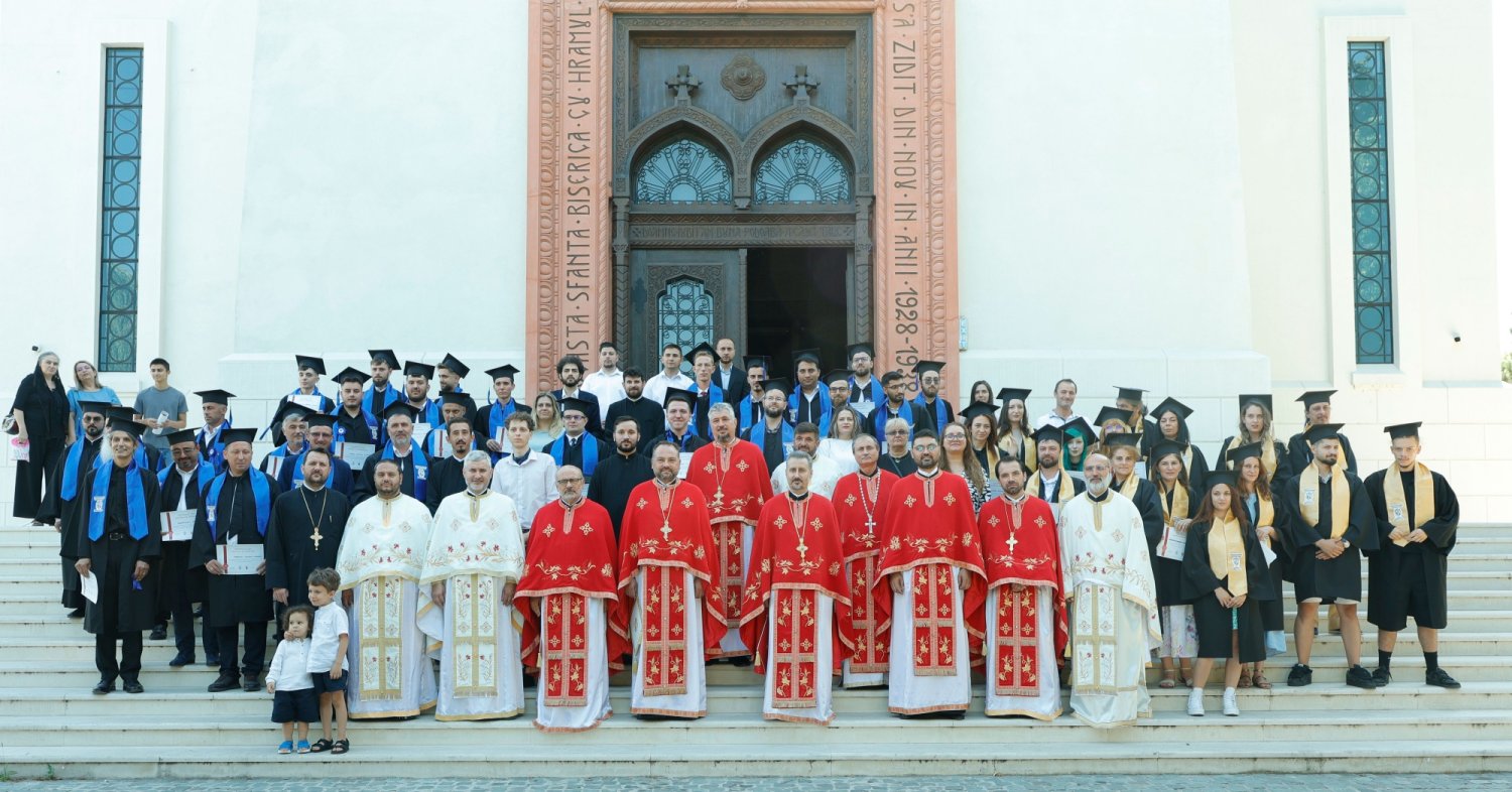 Absolvenții Facultății de Teologie Ortodoxă din Craiova au depus jurământul de credință 336399