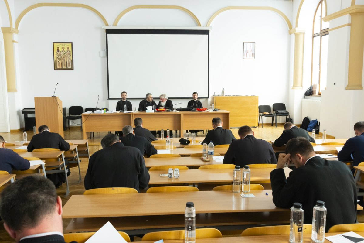 Examen pentru obținerea gradelor profesionale în preoție la București 336484