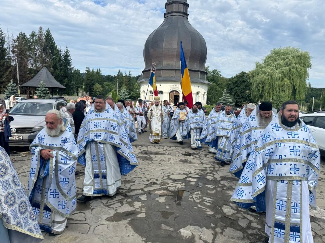 Hramul Icoanei Maicii Domnului „Îndrumătoarea” de la Mănăstirea Neamț 336546
