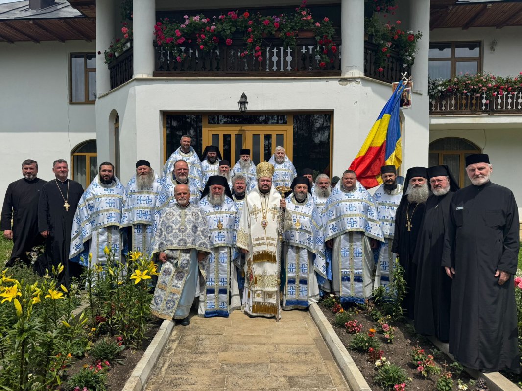 Hramul Icoanei Maicii Domnului „Îndrumătoarea” de la Mănăstirea Neamț 336549