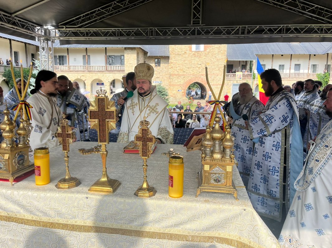 Hramul Icoanei Maicii Domnului „Îndrumătoarea” de la Mănăstirea Neamț 336550