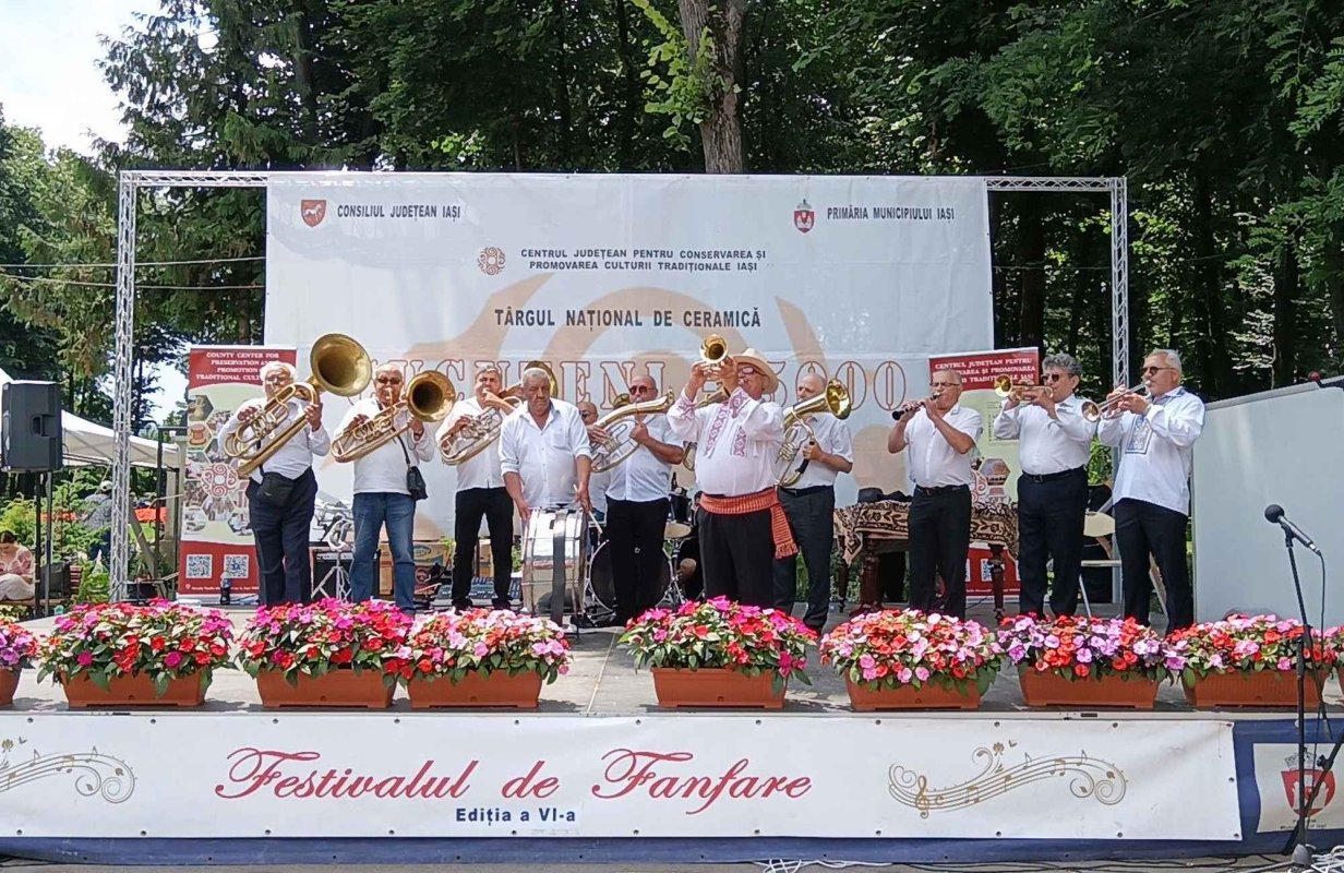 Muzica de fanfară, farmecul sărbătorilor în satele din Moldova 336433