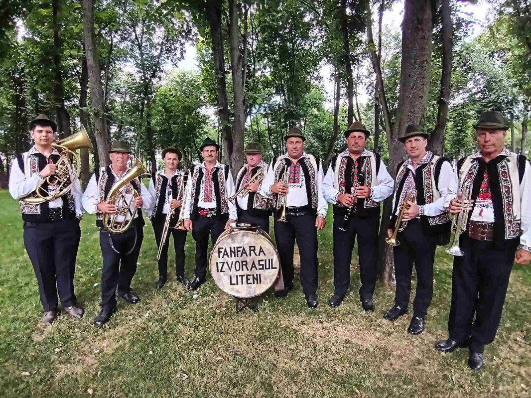 Muzica de fanfară, farmecul sărbătorilor în satele din Moldova 336435