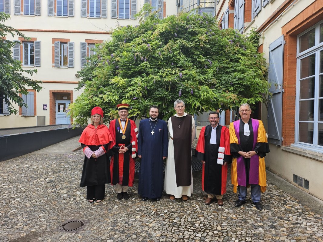 Un preot din diasporă a obținut titlul de doctor în drept canonic 336477