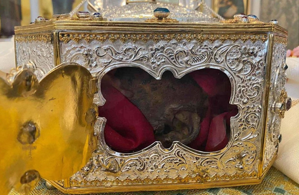 Cinstitul cap al Sfântului Ioan Gură de Aur la București 336569