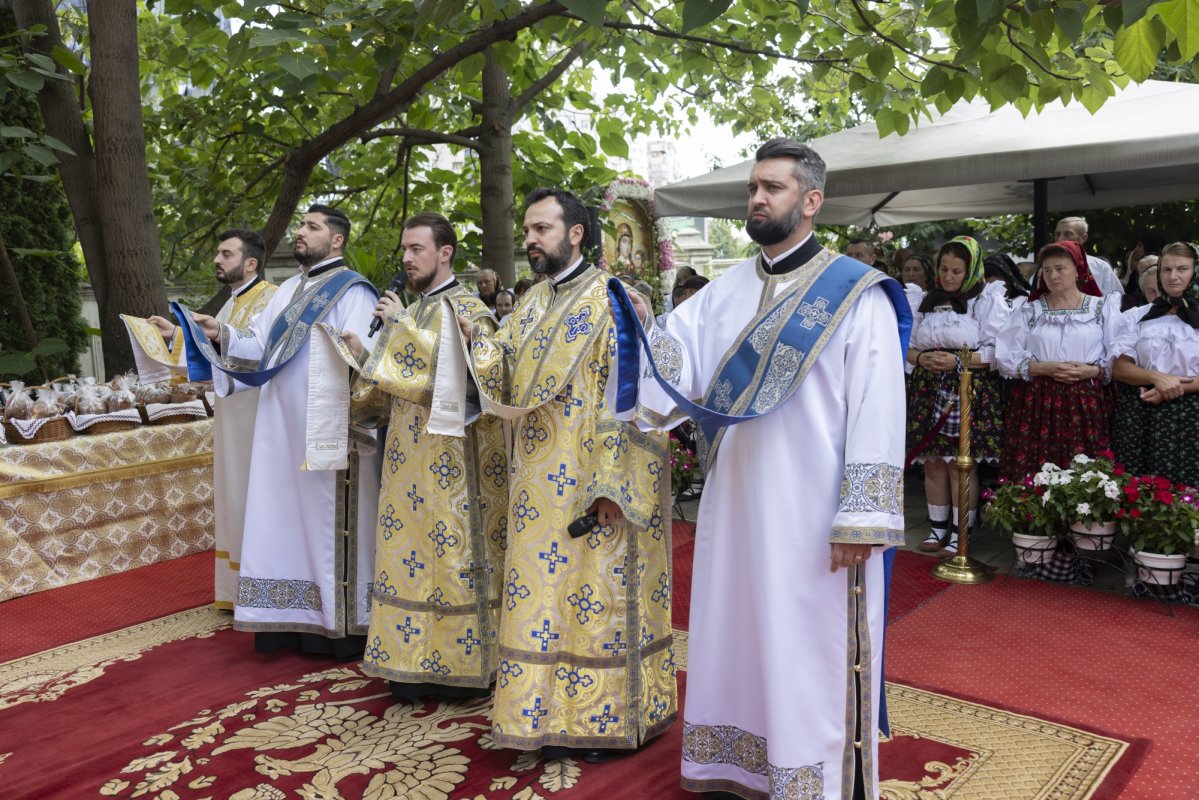 Icoana Maicii Domnului „Prodromița” cinstită la Paraclisul Catedralei Naționale 336709