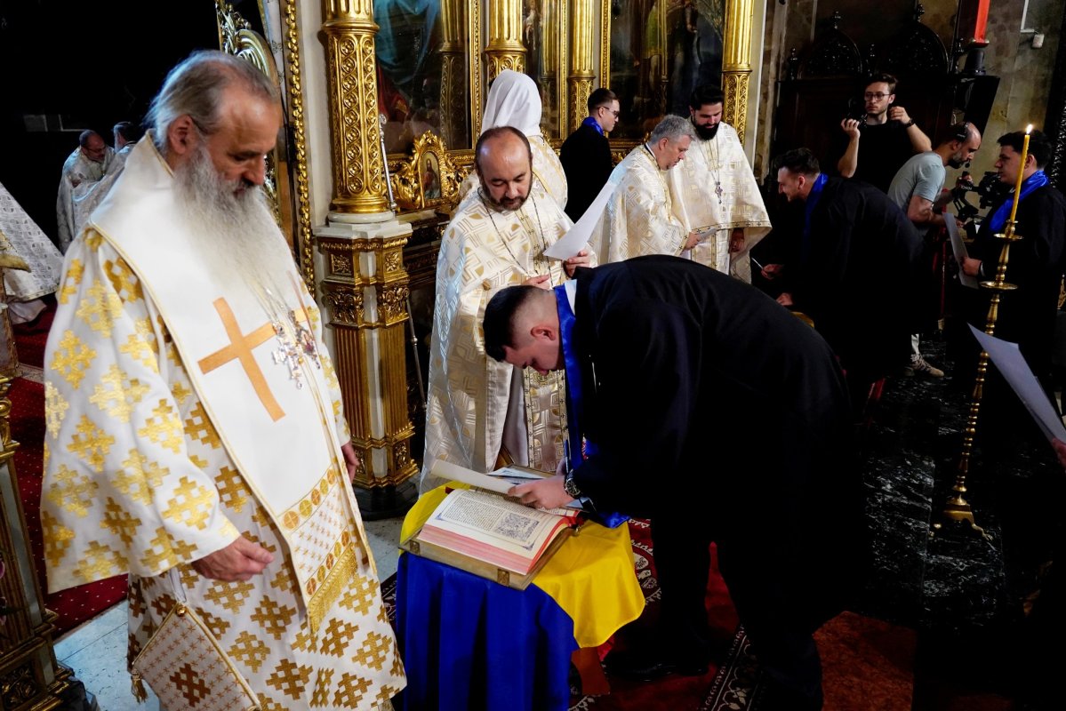 Absolvenții promoției 2025 de teologi ieșeni au depus jurământul de credință 336904