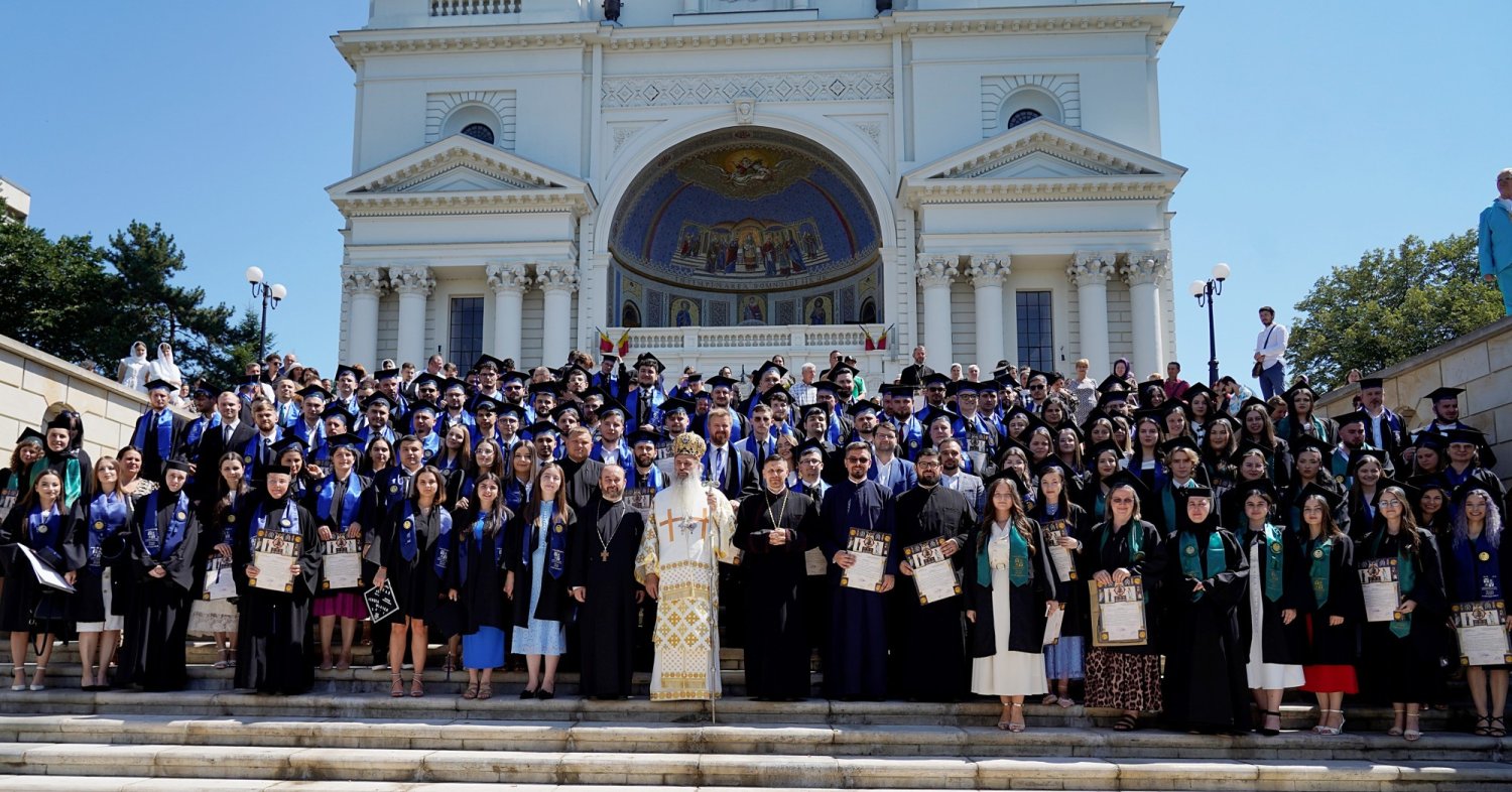 Absolvenții promoției 2025 de teologi ieșeni au depus jurământul de credință 336905
