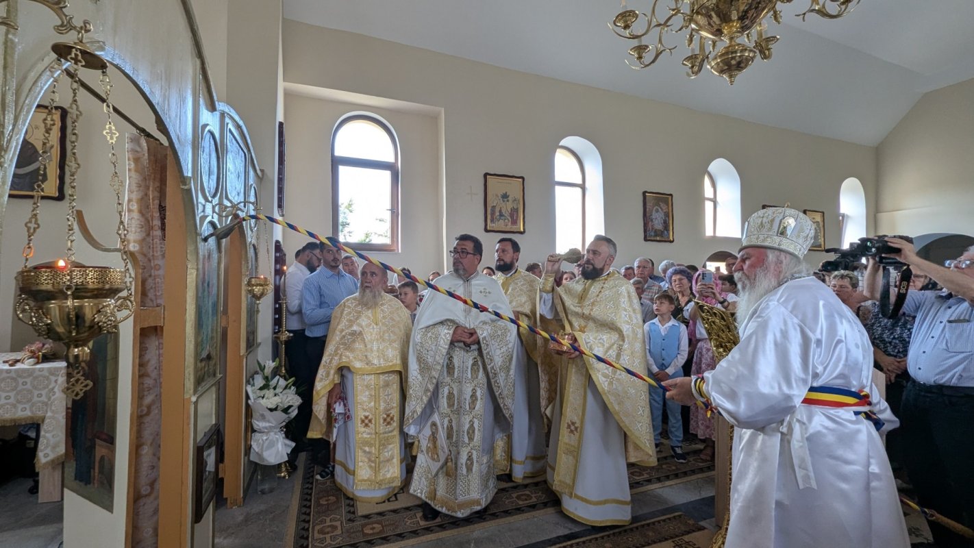 Biserica din Nadăș, reconstruită și resfințită după cinci decenii de părăsire 336916