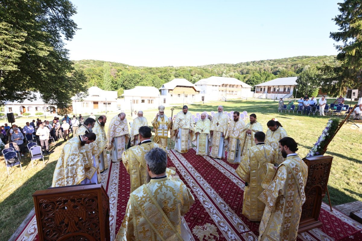 Bucurie duhovnicească la Mănăstirea Ciolanu din județul Buzău 336929