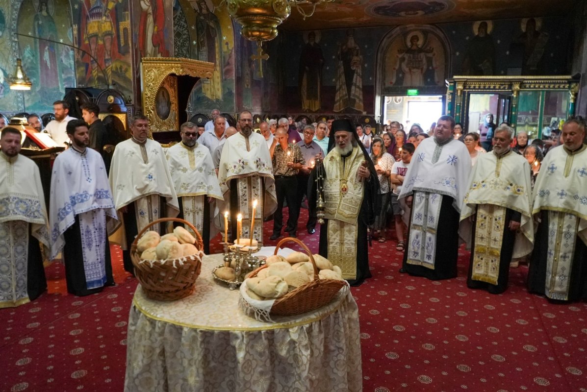 Rugăciune și cinstire în Arhiepiscopia Dunării de Jos 336922