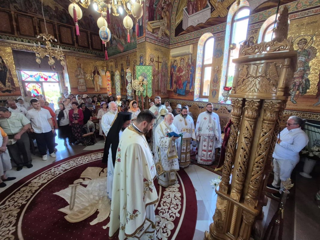 Slujiri arhierești în județul Tulcea 336923