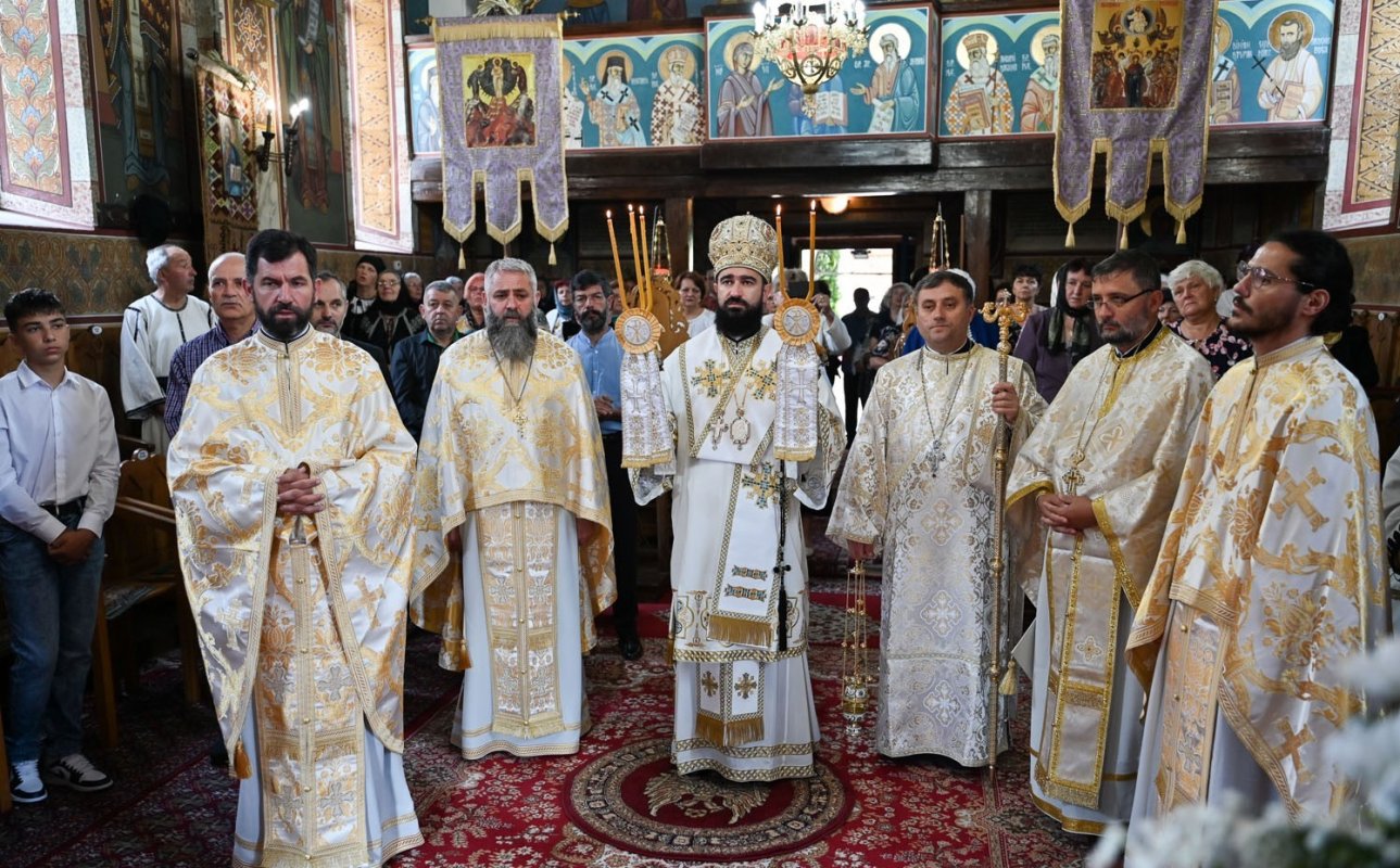 Binecuvântări arhiereşti în Episcopia Devei şi Hunedoarei 336975
