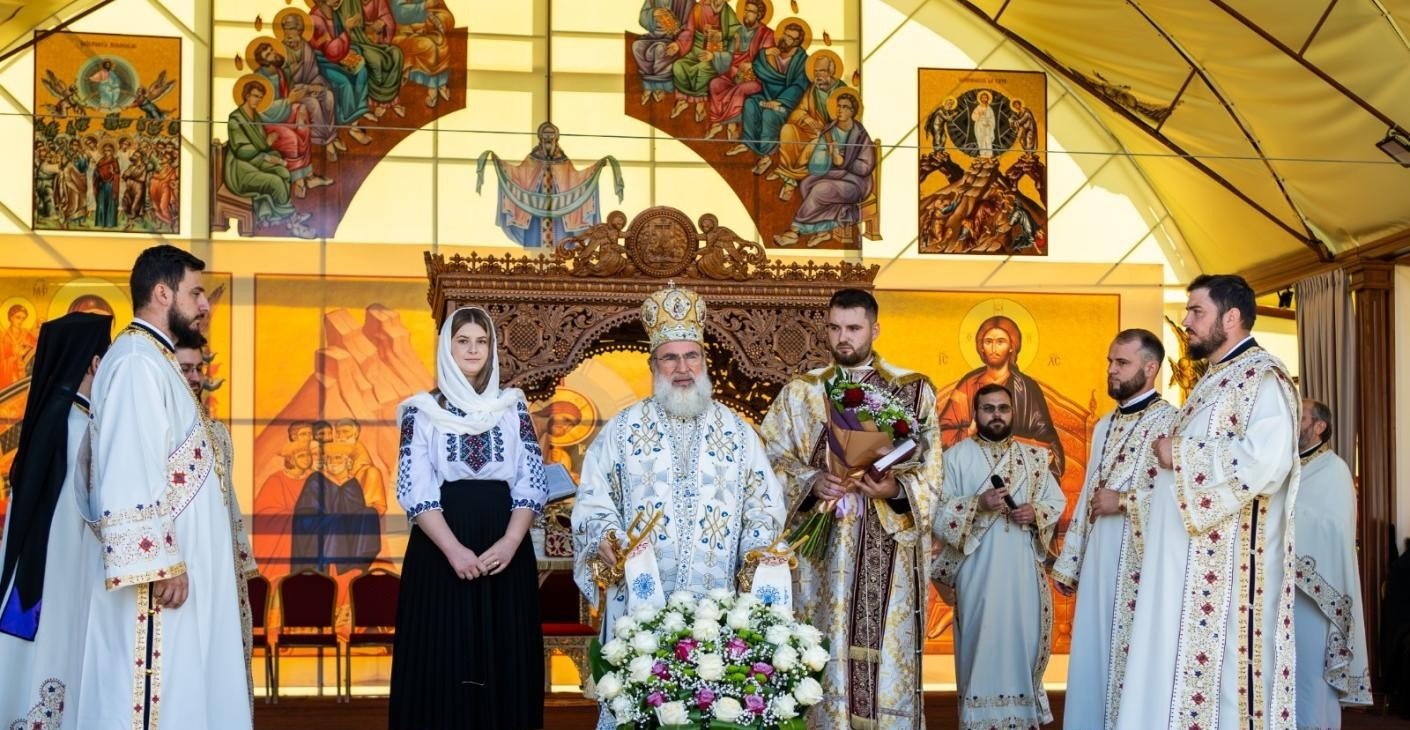 Liturghie arhierească la Catedrala Arhiepiscopală din Roman 336965