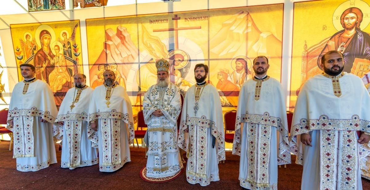 Liturghie arhierească la Catedrala Arhiepiscopală din Roman 336966