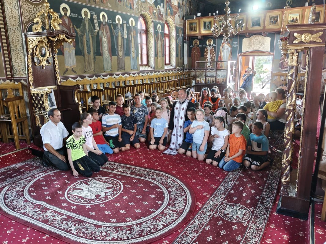 Programul „Vacanță din pridvorul bisericii” în Arhiepiscopia Dunării de Jos 337011