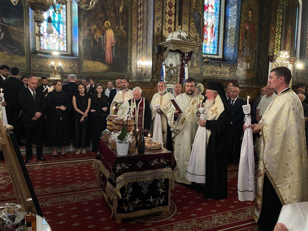 Pomenirea a doi binefăcători la Piatra Neamț 337037