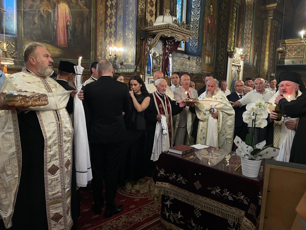 Pomenirea a doi binefăcători la Piatra Neamț 337040