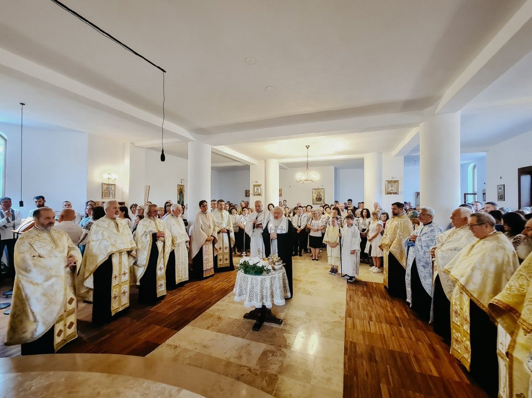 Sfințirea demisolului Bisericii „Sfântul Ioan Botezătorul” din cartierul clujean Europa 337107