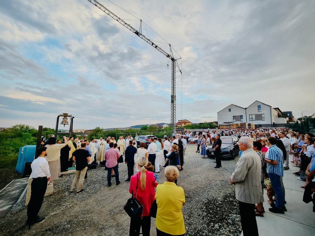 Sfințirea demisolului Bisericii „Sfântul Ioan Botezătorul” din cartierul clujean Europa 337109