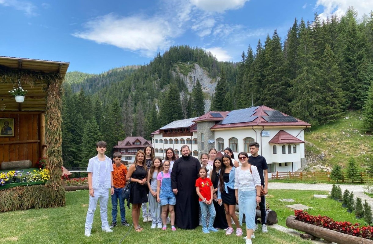 Au început taberele de tineret ale Arhiepiscopiei Târgoviștei 337210