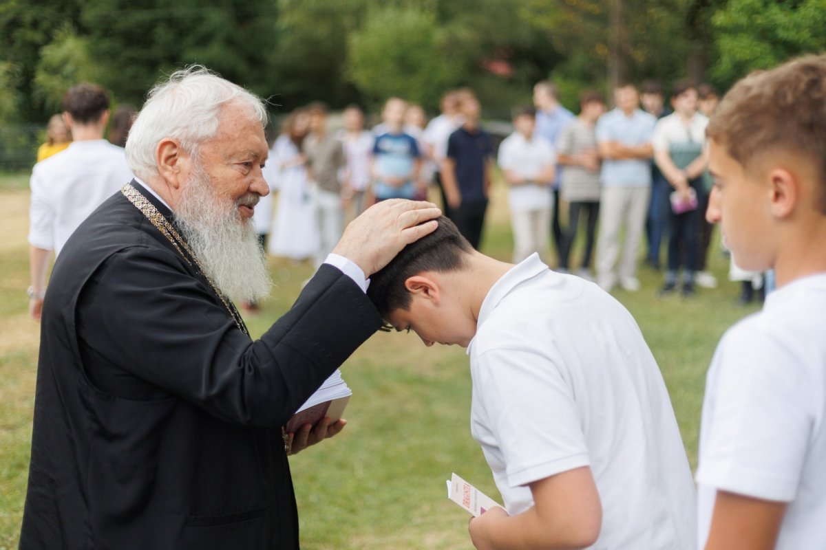 Binecuvântare arhierească pentru adolescenții veniți la Mărișel 337178