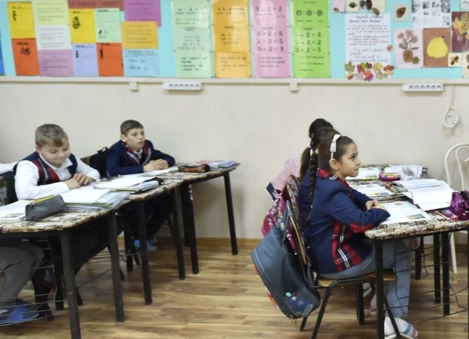 Mii de elevi vor învăţa în sistem simultan 337239