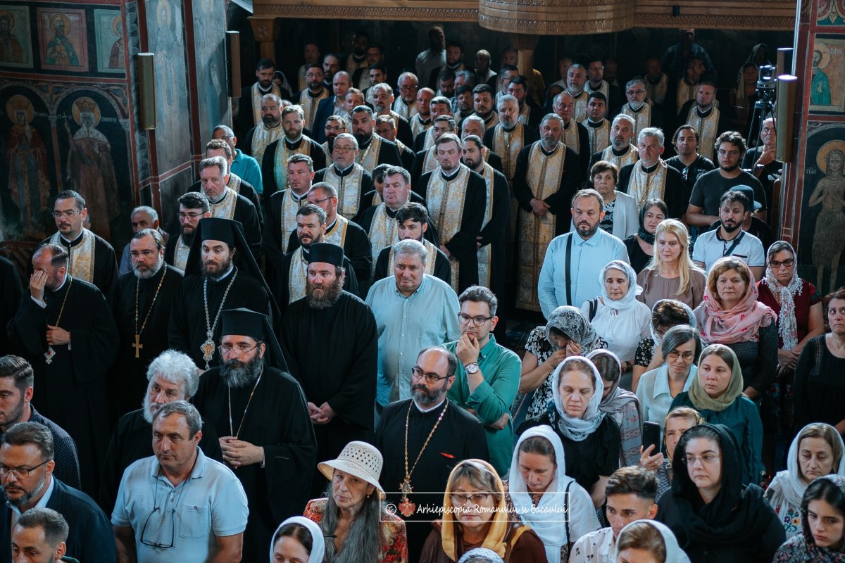 Slujba de ipopsifiere a noului Episcop‑vicar al Arhiepiscopiei Romanului și Bacăului 337306