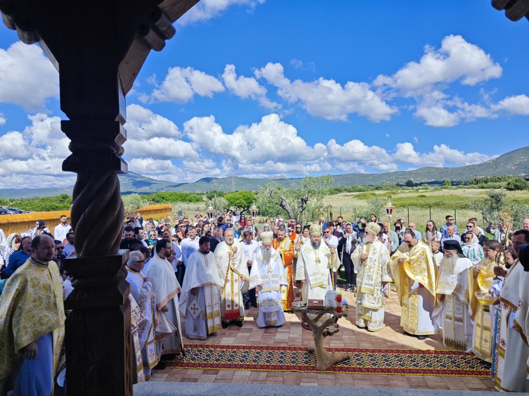 Biserica-bijuterie a românilor din Sardinia sau sufletul îmbrăţişat de Frumuseţe 336858