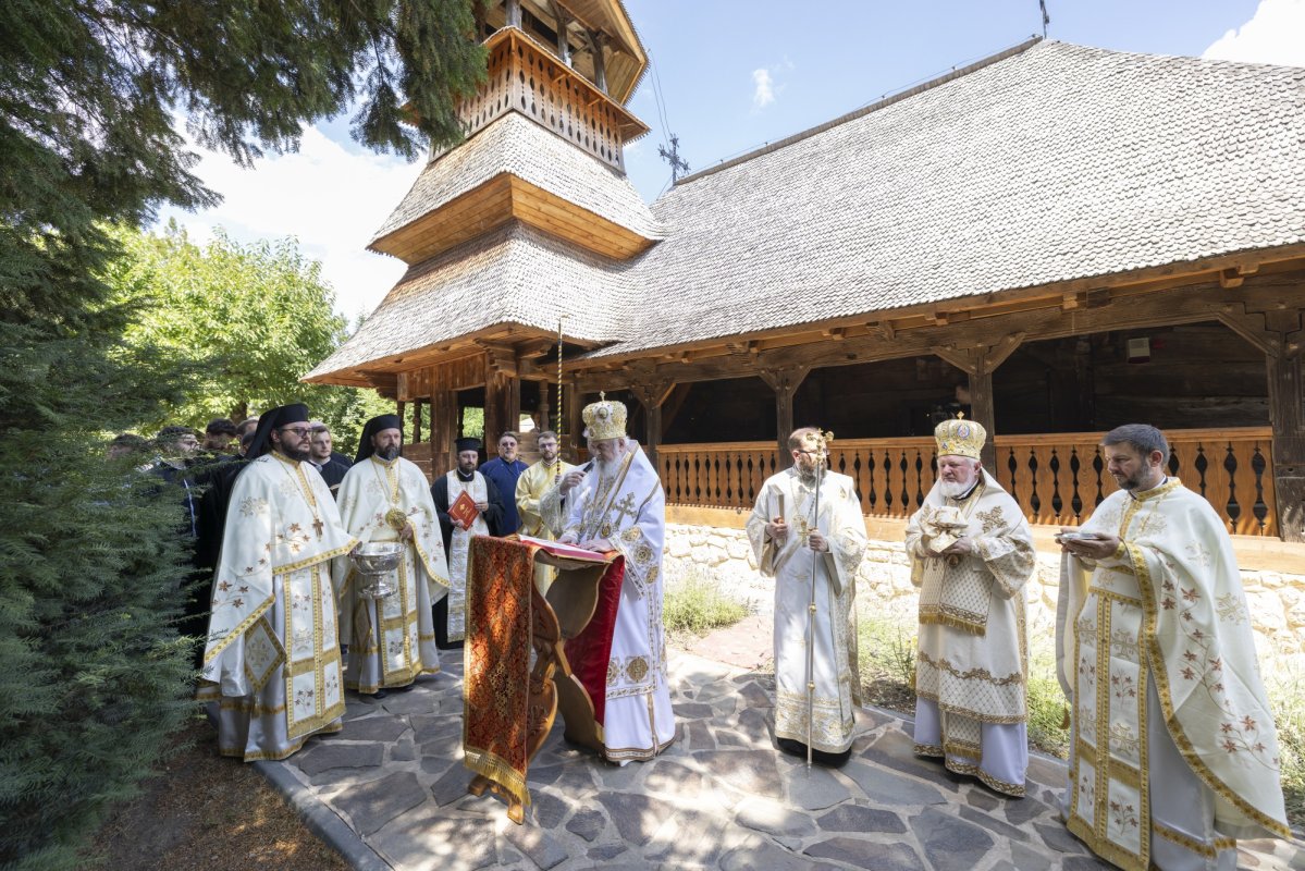 Înnoirea bisericii istorice aduse din Transilvania în județul Prahova 337315