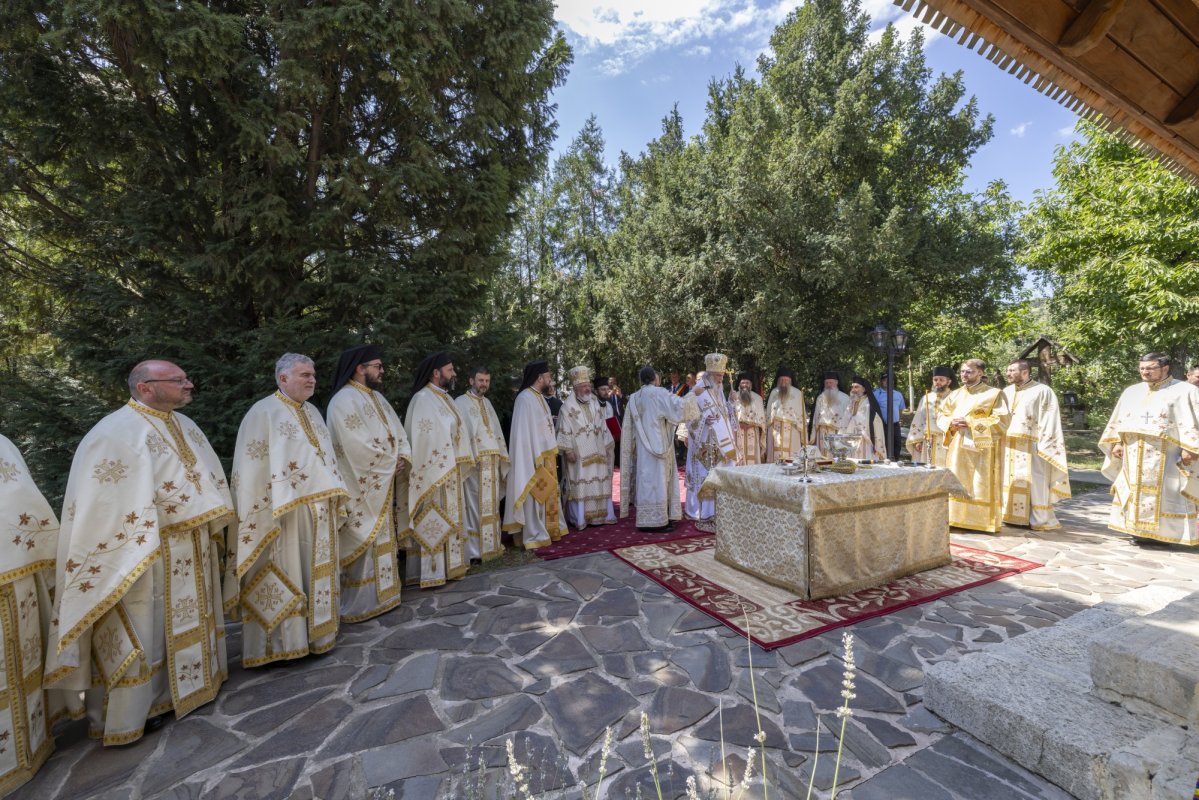 Înnoirea bisericii istorice aduse din Transilvania în județul Prahova 337325