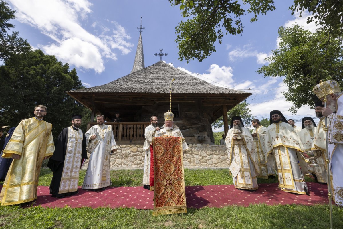 Înnoirea bisericii istorice aduse din Transilvania în județul Prahova 337326